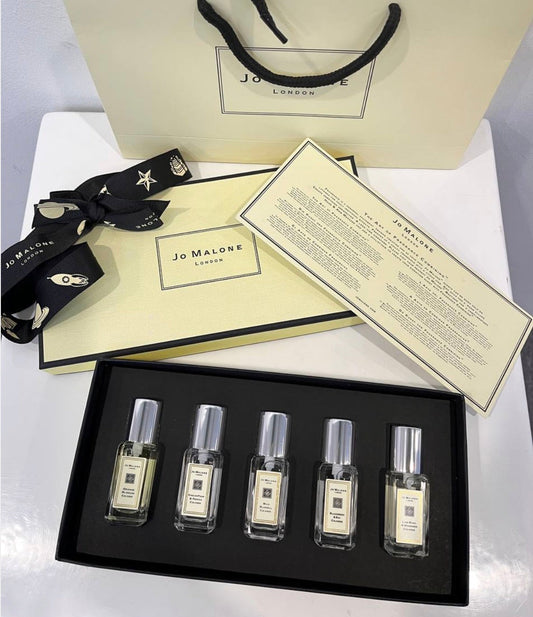 JO MALONE COLOGNE
COLLECTION 5IN1 SET (5X9ML) WITH PAPER BAG & RIBBON