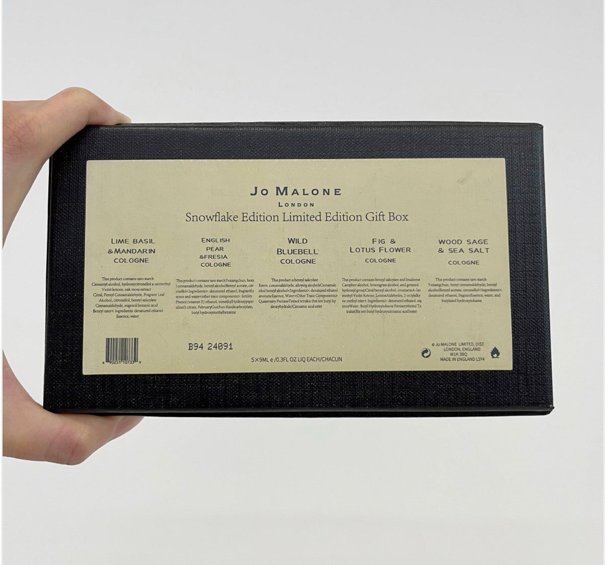 JO MALONE SNOWFLAKE EDITION
LIMITED EDITION GIFT BOX SET (5X9ML) WITH PAPER BAG &
RIBBON